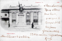 La statue de Désiré Bancel (1897) devant la gare.