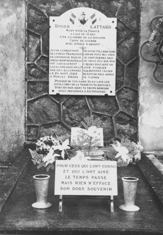 Non numéroté. Lieu : Saint-Barthélémy-de-Vals, sépulture de Roger Lattard au cimetière.