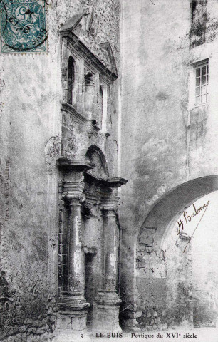 Porte de l'ancien monastère des Ursulines fondé en 1643.