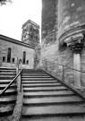 Saint-Donat-sur-L'Herbasse.- Le clocher de la collégiale Saint-Pierre-et-Saint-Paul et l'abside de la chapelle des Evêques.