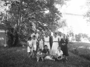 Charols, château de Salettes. - Guy Janssen, Marie Janssen, Henriette Janssen, Françoise Champin, Jacques Champin, Marie-Thérèse Champin, Madeleine Bizalion, Marthe de Courtois, Thérèse de Guilhermier, Gaston Janssen, Albert Aymé-Martin, Pierre Janssen.