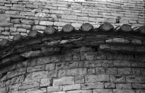 Les Tourrettes.- Détail du chevet de la chapelle Saint-Didier.