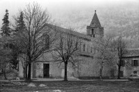 Léoncel.- L'angle sud-ouest de l'église de l'abbaye.