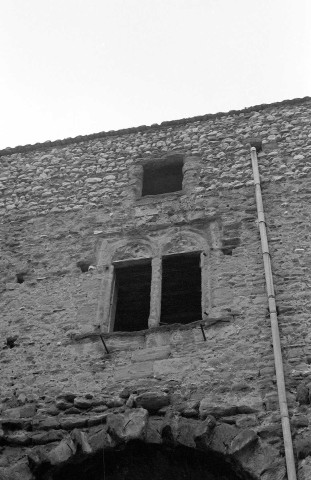 Chabeuil.- Façade arrière de la porte du village.