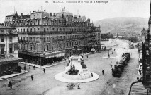 Valence.- Place de la République, le tramway de la ligne Valence-Chabeuil mise en service fin 1894.