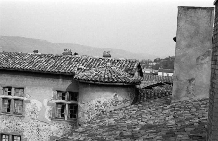 Saint-Vallier. - L'angle nord-est de la couverture du château.