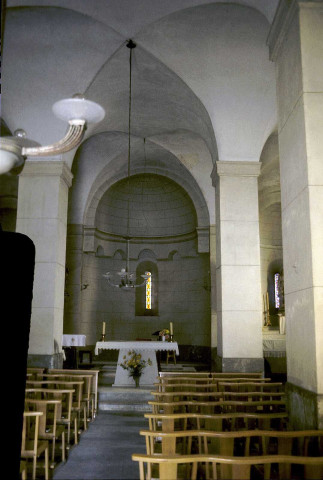 Charols.- La nef de l'église.