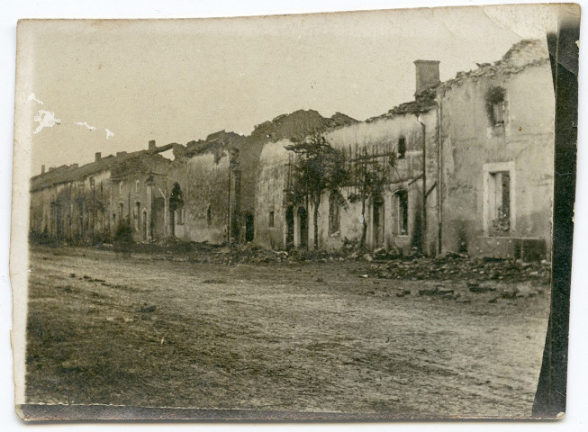 Rue détruite.