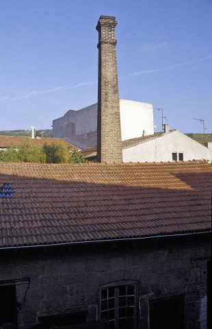 Erôme.- L'usine à pipes, transformée en garage.