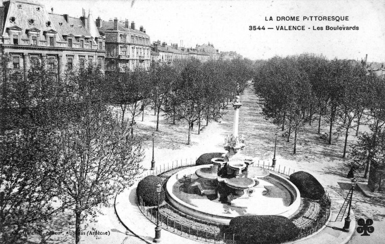 La fontaine monumentale.