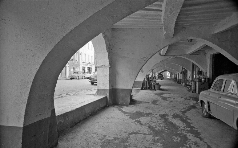 Buis-les-Baronnies. - Les arcades.