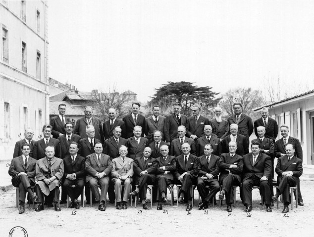 Valence. - Le Préfet et le Conseil Général, son président et les conseillers généraux, en 1962.